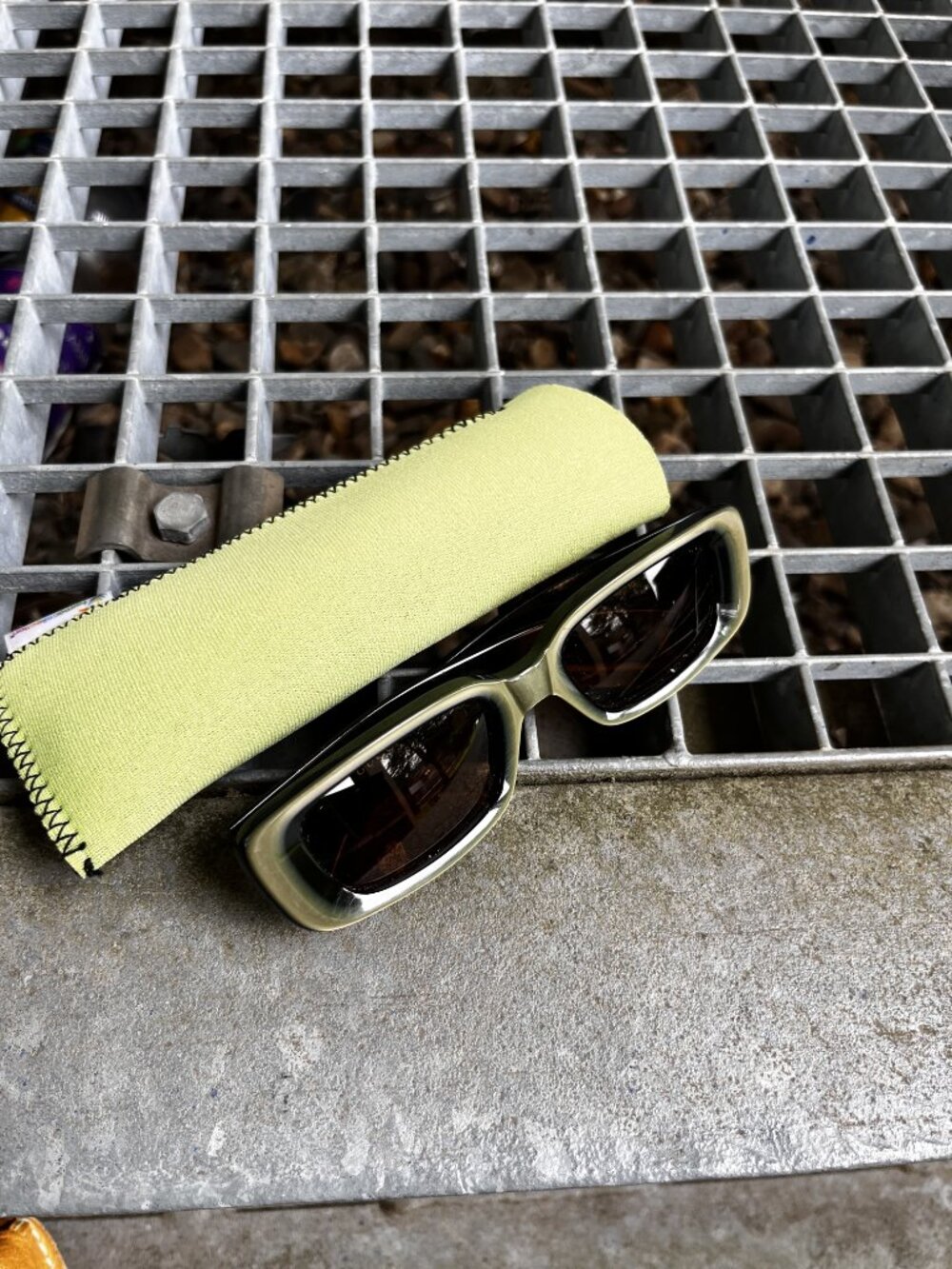 Gucci - Rectangular Olive Green Dark Preloved - Picture 3 of 6